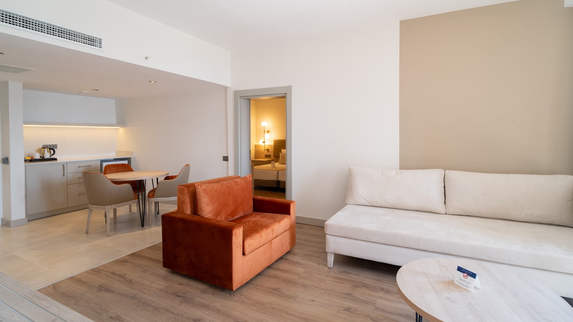 Deluxe Family Room 7