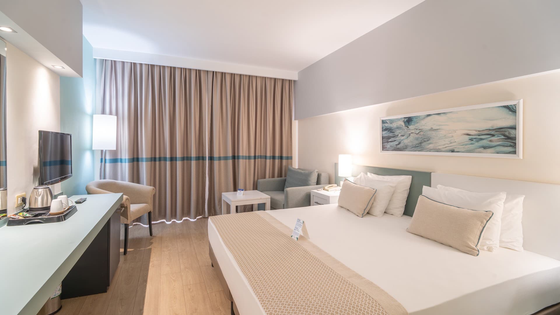 Family Suite second bedroom with two single beds